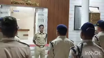 सीहोर नगर: एसपी समिति के अधिकारियों ने सीहोर जिले के थानों का किया रात्रि दौरा, साइबर पोर्टल और सुरक्षा व्यवस्थाओं की जांच की