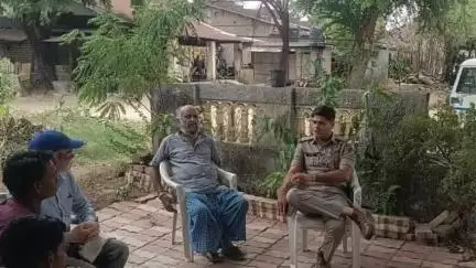 છોટાઉદેપુર: તાલુકાના અલગ અલગ ગામોમાં પીઆઈએ ગ્રામ પંચાયતની ચૂંટણીને લઈને લોકો સાથે બેઠક યોજી.