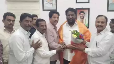 జగిత్యాల: విద్యుత్ సంస్థలో పెండింగ్‌ సమస్యలు పరిష్కారం చేయాలని మంత్రి లక్ష్మణ్ కుమార్‌ను కోరిన జిల్లా విద్యుత్ ఉద్యోగ నాయకులు