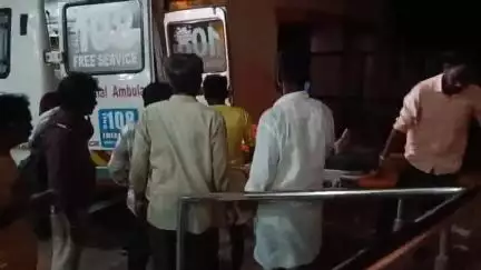 ಕಂಪ್ಲಿ: ಬೆಳಗೋಡು ಗ್ರಾಮದಲ್ಲಿ ಟ್ರಾಕ್ಟರ್ ಮತ್ತು ಬೈಕ್ ನಡುವೆ ಭೀಕರ ಅಪಘಾತ, ಬೈಕ್ ಸವಾರ ಮೃತ,ಬೈಕ್ ನಲ್ಲಿದ್ದ ಮೃತನ ತಂಗಿ, ತಾಯಿಯ ಸ್ಥಿತಿ ಗಂಭೀರ
