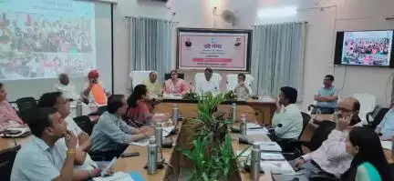गोगुन्दा: उप मुख्यमंत्री प्रेमचंद बैरवा वंदे गंगा जल संरक्षण जन अभियान की समीक्षा बैठक ले रहे हैं