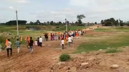 అసిఫాబాద్: గంగాపూర్ శ్రీ వెంకటేశ్వర స్వామి ఆలయంలో గిరి ప్రదక్షిణ చేసిన భక్తులు