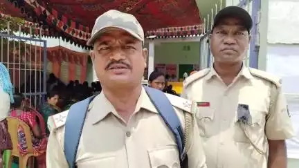 ରାୟଗଡା: ରବିବାର ଅର୍ଥାତ ଆଜି ଠାର କର୍ମକ୍ଷେତ୍ରରେ କଳାବ୍ୟାଜ ପିନ୍ଧି କାମ ଆରମ୍ଭ କରିଛନ୍ତି ବନକର୍ମଚାରୀ:ଶୁଣିବାପଦ୍ମପୁର ଫରେଷ୍ଟରଙ୍କ ପ୍ରତିକ୍ରିୟା