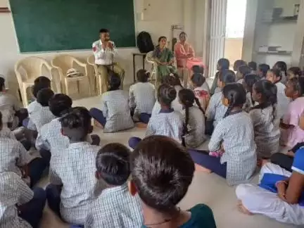મોરબી: ટ્રાફિક પોલીસ શાખા -મોરબી  દ્વારા સગીર વયના બાળકો ને વાહન નહીં ચલાવવા બાબતે માર્ગદર્શન આપવામાં આવ્યું