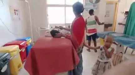गुमला: माझाटोली में पेड़ से गिरकर 9 वर्षीय बच्चा गंभीर रूप से जख्मी, अस्पताल में भर्ती
