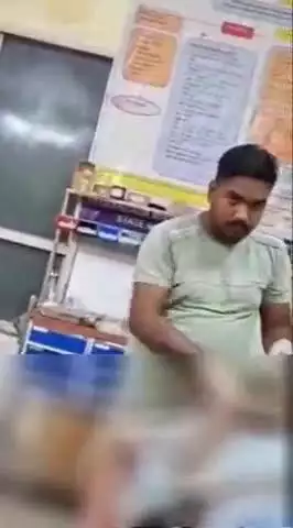 एटा: मेडिकल कॉलेज की इमरजेंसी में अज्ञात व्यक्ति के टांका लगाने व एंबुलेंस कर्मी का वीडियो सोशल मीडिया पर हुआ वायरल