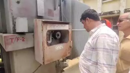 गाज़ीपुर: भीषण गर्मी में वीआईपी इलाका पीरनगर में है बिजली संकट, ट्रांसफार्मर ओवरलोड और अंधऊ से केबल फॉल्ट बनी बड़ी वजह