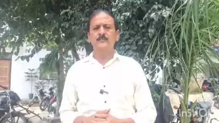 संभल: केला देवी परिसर में अंतरराष्ट्रीय योग दिवस के उद्घाटन कार्यक्रम में DM ने लगाया पौधा, कहा- सिंदूर वाटिका की होगी स्थापना