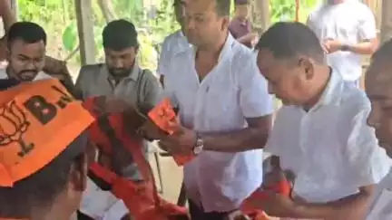 ওদালগুৰি: ডিমাকুচি চাহ বাগিচাত বিজেপিৰ যোগদান কাৰ্যসূচী অনুষ্ঠিত,  উপস্থিত থাকে জিলা বিজেপিৰ সাধাৰণ সম্পাদক জৌছৰাং বড়ো