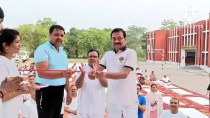 गौरीगंज: गौरीगंज जवाहर नवोदय विद्यालय परिसर में योग सप्ताह का जिला पंचायत अध्यक्ष और डीएम ने किया शुभारंभ