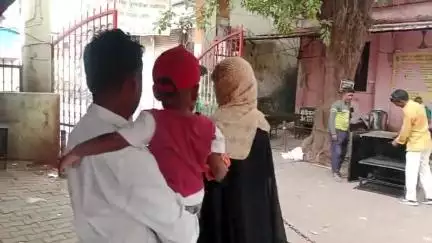 लखीमपुर: सिकटिहा में घर के बाहर बच्चे को पेशाब कराने पर देवर ने महिला और उसके पति के साथ की मारपीट