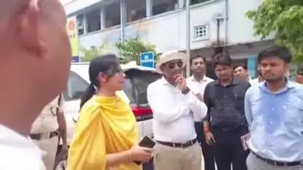 हाजीपुर: स्वास्थ्य विभाग के विशेष सचिव पहुंचे हाजीपुर सदर अस्पताल का किया निरीक्षण