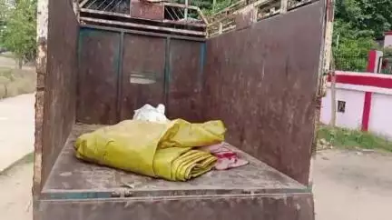 लखीमपुर: सदरपुर गांव के बाहर स्कूल के पास संदिग्ध हालात में मिला युवक का शव