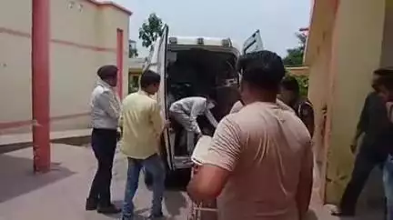 बदायूं: फर्रुखाबाद के खुदागंज के पास बदायूं के पुलिसकर्मियों की बोलेरो कार को ट्रक ने मारी टक्कर, 6 पुलिसकर्मी हुए घायल