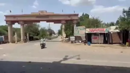 ટંકારા: ટંકારાની લજાઈ ચોકડી પાસે બે બોટલ દારૂ સાથે યુવાન ઝડપાયો