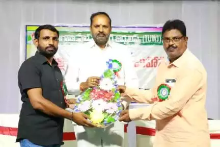 పెద్దపల్లి: జిల్లా కేంద్రంలో నిర్వహించిన తెలంగాణ జర్నలిస్టుల మహాసభ కార్యక్రమంలో పాల్గొన్న పెద్దపల్లి ఎమ్మెల్యే విజయ రమణారావు