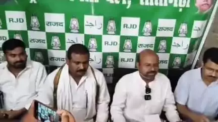डुमरा: सीतामढ़ी में राजद की प्रेस कॉन्फ्रेंस, पूर्व सांसद ने कहा- बिहार में राक्षस राज, रोज हो रही हत्या और बलात्कार