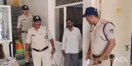 डही: निसरपुर में महिला से छेड़छाड़ करने वाला आरोपी गिरफ्तार, थाना प्रभारी कुक्षी राजेश यादव ने दी जानकारी