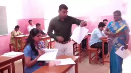 திண்டுக்கல் கிழக்கு: மாவட்டத்தில் TNPSC குரூப் 1 தேர்வு மையங்களை மாவட்ட ஆட்சியர் பார்வையிட்டு ஆய்வு 4,836 நபர்கள் தேர்வு எழுதினர்