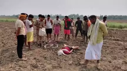 बैरिया: बहुआरा के दियारा में अधेड़ का शव मिलने से मची सनसनी, मौके पर पहुंची पुलिस