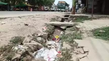 महाराजगंज: सक्सेना नगर वार्ड में जाम और टूटी नालियों से परेशान स्थानीय लोग
#jansamshya
