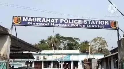 মগরাহাট ২: এলাকায় চুরির উদ্দেশ্যে জড়ো হওয়ার অভিযোগে মাঝের পাড়া এলাকা থেকে এক ব্যক্তিকে গ্রেফতার করে মগরাহাট থানার পুলিশ