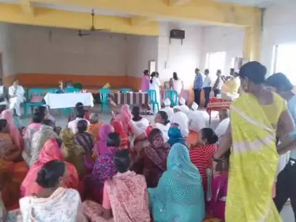 वाई: कळंबे येथे आरोग्य शिबिरास उत्स्फुर्त प्रतिसाद, २०० जणांची आरोग्य तपासणीं