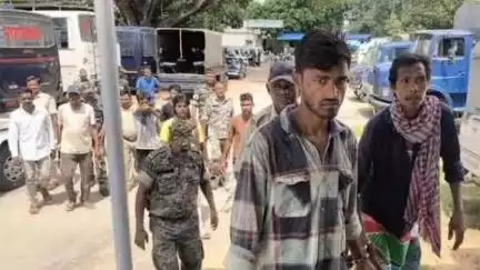रातू: रांची: रातु थाना क्षेत्र से ग्रामीण एसपी रांची की टीम ने 4 वारंटी को किया गिरफ्तार