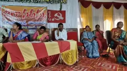 ఆశ వర్కర్ల సమస్యలు పరిష్కరించండి: ఆశా వర్కర్ల యూనియన్ రాష్ట్ర ప్రధాన కార్యదర్శి ధనలక్ష్మి