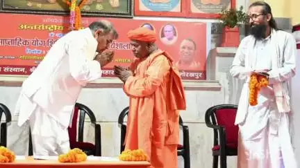 गोरखपुर: गोरखनाथ मंदिर के दिग्विजय नाथ स्मृति भवन में साप्ताहिक योग शिविर एवं शैक्षिक कार्यशाला का हुआ शुभारंभ