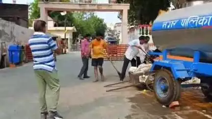 सुल्तानपुर: जिले में गोमती मित्र मंडल के लोगों ने किया श्रमदान, अहमदाबाद प्लेन हादसे पर जताया दुख