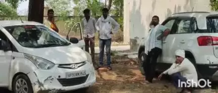 उरई: कोंच क्षेत्र में वन विभाग की लापरवाही से सड़क पर पेड़ से बाइक सवार की भिड़ंत, एक व्यक्ति की मौत, दूसरा घायल