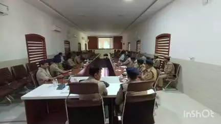 गोरखपुर: DIG रेंज और SSP ने व्हाइट हाउस में बैठकर नवनियुक्त आरक्षियों के नियुक्ति पत्र वितरण कार्यक्रम का देखा सीधा प्रसारण