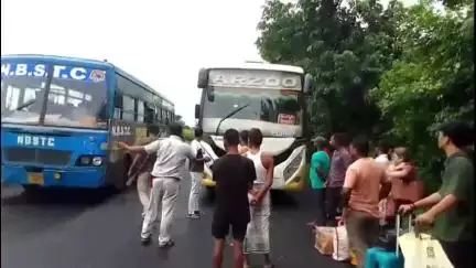 ইসলামপুর: ভীমগজে বাস ও লরির ধাক্কায় জখম একাধিক