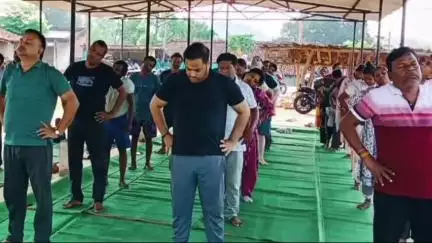 जशपुर: जिले में 15 से 21 जून तक योग महाकुंभ उत्सव, जनप्रतिनिधियों व स्कूली बच्चों ने किया योगाभ्यास
