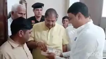 भिवानी: जेजेपी राष्ट्रीय अध्यक्ष डॉ अजय चौटाला देवीलाल सदन पहुंचे, कार्यकर्ताओं के साथ की बैठक
