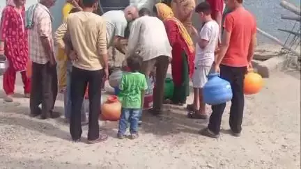बड़सर: भीषण गर्मी में पानी बना जीवन की सबसे बड़ी जरूरत, पाहलू पंचायत के उपप्रधान रवि कुमार ने पेश की मिसाल#jansamsya