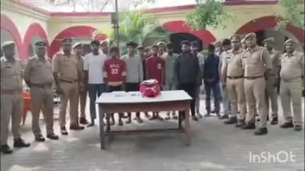 लखीमपुर: लखीमपुर में 'रात के लुटेरे' 24 घंटे में पुलिस के हत्थे चढ़े, बाइक-स्कूटी गैंग के 10 बदमाश गिरफ्तार, लूट का माल बरामद