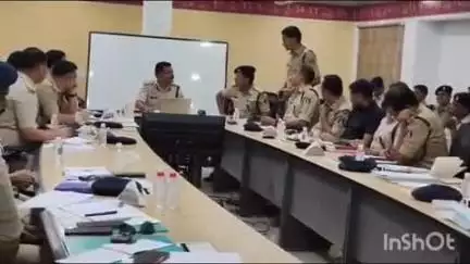 रायपुर: रायपुर के सिविल लाइन स्थित C4 बिल्डिंग में SSP लाल उमेद सिंह ने रायपुर के सभी ASP, DSP, TI की ली बैठक