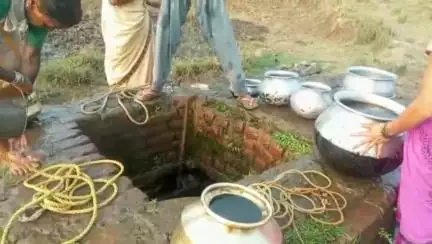 डिंडौरी: सरई माल खुसरा टोला गांव में जल संकट, ग्रामीण झिरिया का गंदा पानी पीने को मजबूर