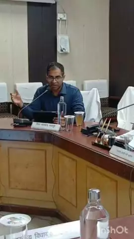 भरतपुर: प्रभारी मंत्री सुरेश रावत ने वंदे गंगा जल संरक्षण जन अभियान की प्रगति की समीक्षा बैठक ली