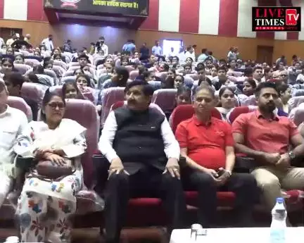 ऊना में उप मुख्यमंत्री मुकेश अग्निहोत्री ने 152 विद्यार्थियों को किया सम्मानित