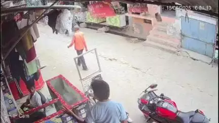 कोल: डोरी नगर में चौथ न देने पर दबंग ने मोबाइल दुकान संचालक को धमकी दी, घटना CCTV में कैद हुई