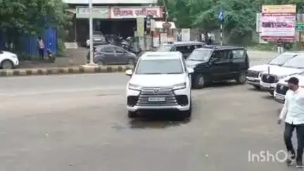 येवला: येवला शहर व तालुक्यातील कायदा सुव्यवस्था संदर्भात नामदार भुजबळांची संपर्क कार्यालयात महत्त्वाची बैठक