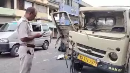 পূর্বস্থলী ১: সমুদ্রগড় রেল বাজার এলাকায় ৩টি গাড়ির সংঘর্ষে জখম ২ গাড়ি চালক, এলাকায় যানজট, ঘটনাস্থলে নাদনঘাট থানার পুলিশ