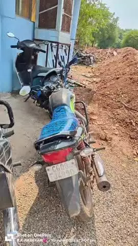 कवर्धा: शहर के जी श्याम पैलेस के पास तेज रफ्तार का कहर, दो बाइक की जबरदस्त भिड़ंत में एक युवक घायल