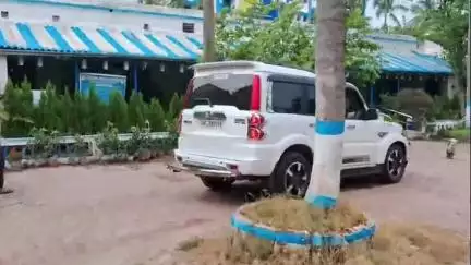 চাপড়া: চাপরাথানা এলাকার দুস্থ পরিবারদের চিকিৎসার খরচ বাবদ আর্থিক সাহায্য প্রদান কৃষ্ণনগর পুলিশ জেলার অতিরিক্ত পুলিশ সুপারের
