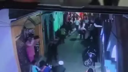 अमरोहा: अमरोहा शहर में मामूली बात को लेकर दो पक्षों में हुआ खूनी संघर्ष, घटना सीसीटीवी कैमरे में कैद