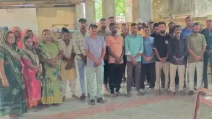 મેંદરડા: મેંદરડા ખાતે સફાઈ કર્મચારી દ્વારા અમદાવાદ ખાતે પ્લેન દુર્ઘટનામાં મૃત્યુ પામેલા લોકો શ્રદ્ધાંજલિ આપવામાં આવી