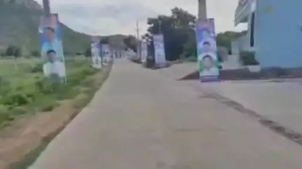 యర్రగొండపాలెం: రాజంపల్లి గ్రామం నుండి తిరుమలనాథ స్వామి ఆలయం వరకు భారీగా వైయస్సార్ ఫ్లెక్సీలు ఏర్పాటు